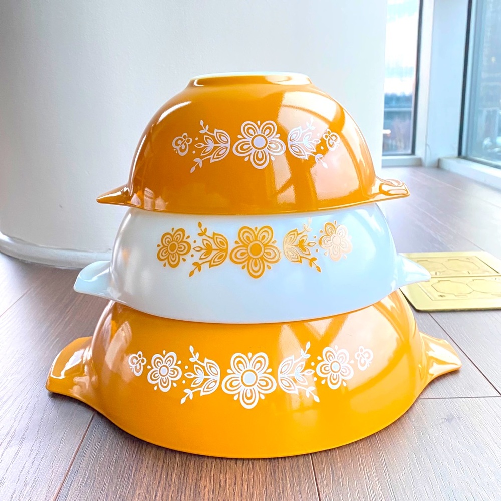 Vintage Pyrex Yellow/Gold Cinderella Mixing Bowls